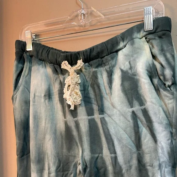 POL Tie Dye Boho Flare Leg Sweatpants New in Package - Picture 5 of 6
